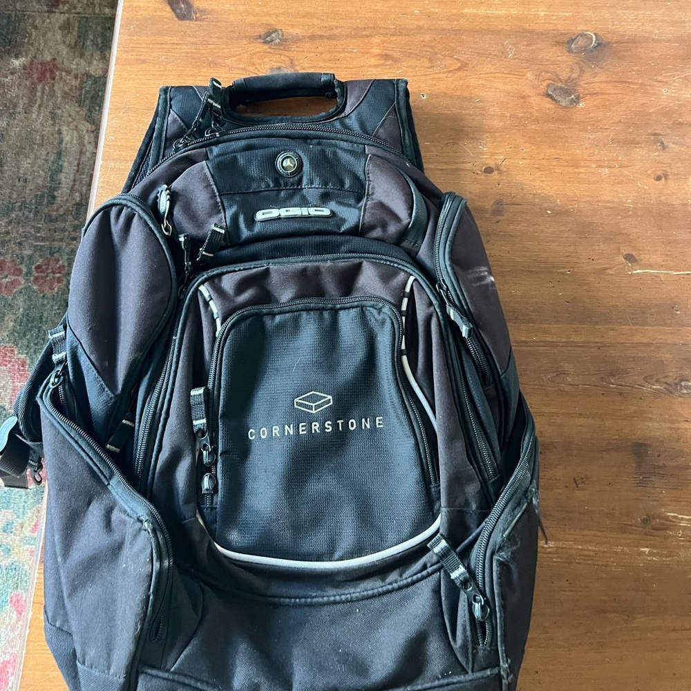 Cornerstone backpack - Picture 2 of 3